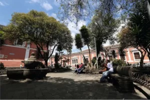 Plaza de San Marcos cerca del Hotel Boutique Casa Gangotena, Quito.