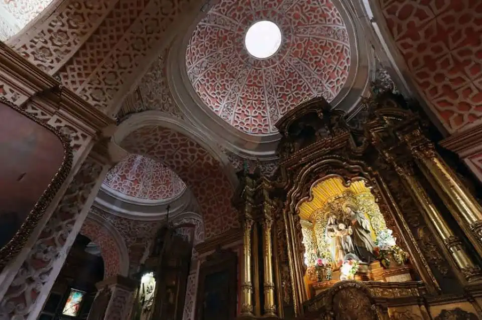 Iglesia de La Merced en el casco antiguo de Quito. 