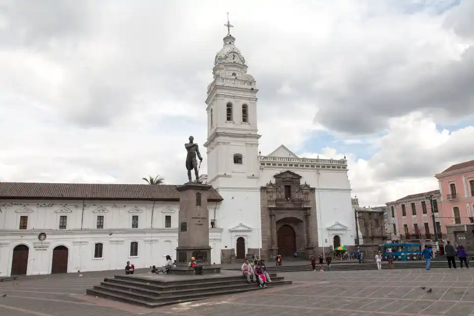Iglesia y Plaza de Santo Domingo en Quito