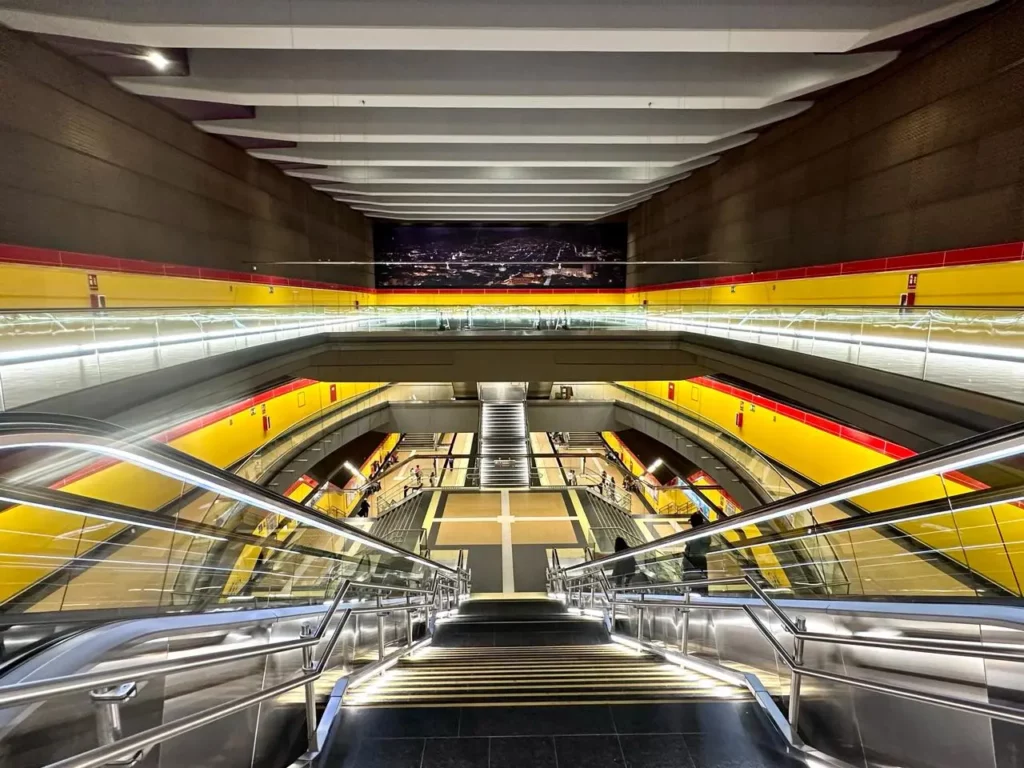 Metro, Quito